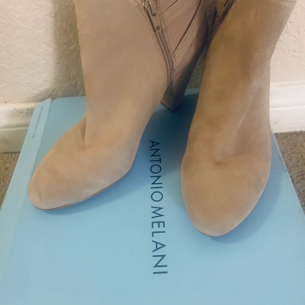 Boots - Picture 2 of 5